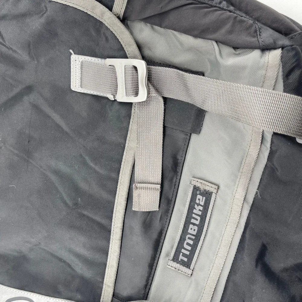 Timbuk2 Command Bag Black Grey Commuter Laptop Travel Shoulder Bag